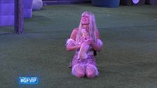 Alessandra Mussolini rivede l'amata cagnolina Betsy