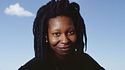 Whoopi Gooldberg, come la star di Sister Act ha insegnato alle donne il suo “stile libero”