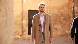 Far away, la puntata dell'1 luglio in streaming