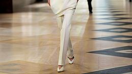 V-Neck shoes, la nuova ossessione scarpe della primavera  