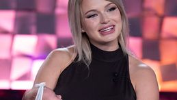 Mercedesz Henger presenta a Verissimo la figlia Aurora