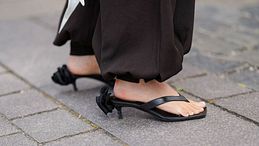 Infradito con il tacco, è il momento di sfoggiare le it-shoe dell’estate 2026 