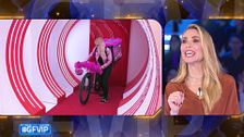 Valeria Marini torna al Grande Fratello Vip in versione rider stellare