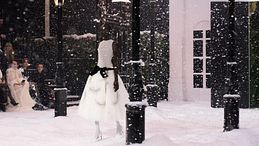 Come indossare il bianco di sera: i look più chic dalle passerelle