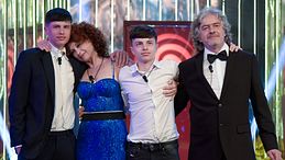 Beatrice Luzzi rivede l'ex compagno Alessandro e i figli Elia e Valentino