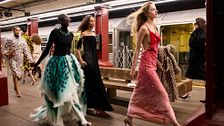 Chanel Métiers d’Art nella metropolitana di New York: Matthieu Blazy accende la nuova era della Maison