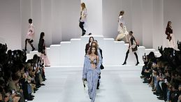 Milano Fashion Week SS26: il diavolo non veste più Prada, Meryl Streep e il trionfo di Dolce & Gabbana