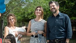 Tre di troppo in onda mercoledì 25 febbraio su Canale 5