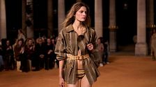 Come vestirsi per viaggiare d’estate, 4 travel look tra comodità e stile