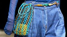 Borse a rete, dalle passerelle allo street style le fishnet bag sono il trend della moda estate 2026
