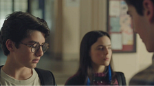 "Il ragazzo dai pantaloni rosa", un estratto del film a Verissimo
