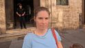 Amanda Knox, la foto davanti al tribunale di Perugia