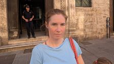 Amanda Knox, la foto davanti al tribunale di Perugia