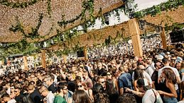 La metamorfosi della notte: perché la Gen Z non va (quasi) più in discoteca