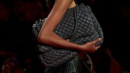 La borsa grande è tornata: i modelli XXL per l’autunno 2026, tra sfilate e idee shopping