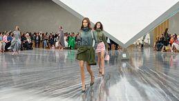 Le minigonne della primavera 2026: 3 tendenze per indossarle ora 