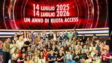 Gerry Scotti festeggia un anno a La Ruota della Fortuna