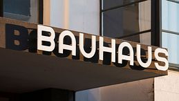 L’edificio che ospitava la famosa scuola del Bauhaus compie 100 anni