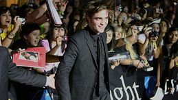 Robert Pattinson compie 40 anni. 5 cose che non sapevate sulla sua carriera, e non solo