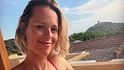 Federica Pellegrini in Sardegna con Matteo Giunta e le figlie