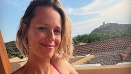 Federica Pellegrini in Sardegna con Matteo Giunta e le figlie