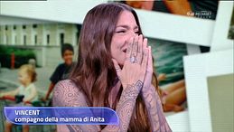 Anita Mazzotta in lacrime per l'incontro con il compagno della madre