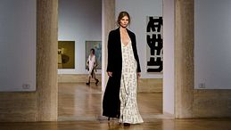 La prima sfilata Fendi Couture di Maria Grazia Chiuri 