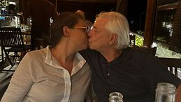 Nino D'Angelo, il bacio social con la moglie