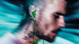 Justin Bieber riaccende la Retro Tech: MP3 e cuffie con il filo sono di nuovo cool  