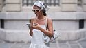 Al mare come in montagna, bandane, turbanti e foulard sono i must-have essenziali di ogni vacanza