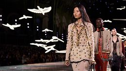 Matthieu Blazy porta in passerella le molteplici identità della donna Chanel