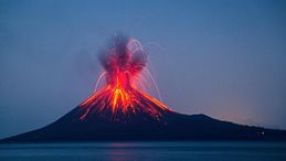 Il risveglio dei giganti. Dall’Etna al Kilauea