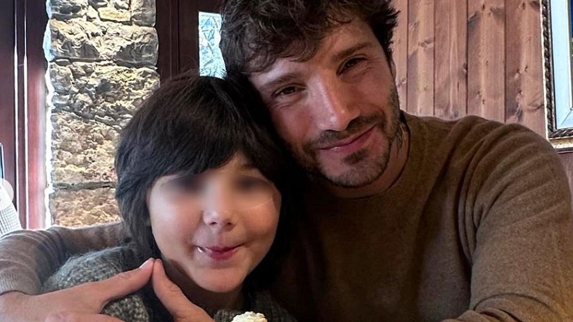 Stefano De Martino, la foto con il figlio Santiago | Mediaset ...