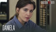 Anna Favella è Daniela