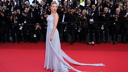 Festival di Cannes 2025, Scarlett Johansson omaggia Grace Kelly 