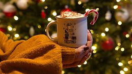 Merende natalizie con stile: 3 look da cui prendere ispirazione 