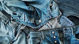 Jeans straight, come indossarli ispirandosi a star e passerelle
