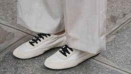 Ballet sneakers, le scarpe ibride must have dello street style Primavera 2026