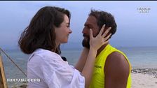 Aras incontra la sua fidanzata