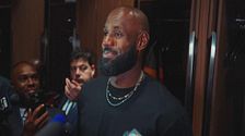 Donald Trump llama a LeBron James "desgracia" tras calentar mientras sonaba el himno: el jugador responde tajante a sus críticas