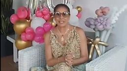El vídeo del 70 cumpleaños de Isabel Pantoja, al detalle: decoración, gafas de sol y el silencio de sus hijos