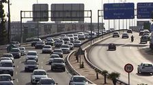Nace el carril de emergencia obligatorio para los atascos en las autovías: la DGT lo pone en marcha