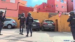 Despliegue policial en las calles de Ceuta en busca de inmigrantes irregulares escondidos