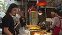 Gwangjang Market: el mercado de Seúl con 5.000 puestos donde se come tteokbokki y pulpo vivo
