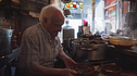 Caracoles con alma: Amadeo, el tabernero de 97 años que mantiene viva la tradición del Rastro