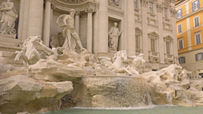 Los secretos de la Fontana de Trevi: monedas peligrosas, recaudación millonaria y una turbulenta pesadilla