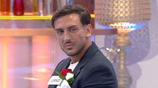 Lorenzo se decanta por viajar de nuevo a Sevilla con Ainhara y acepta una cita con Macarena