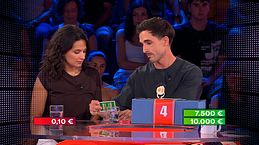 Adri gana 10.000 euros en '¡Allá tú!' con la caja de la baraja de su abuelo
