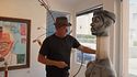 Villaricos: el pueblo donde veranea David Bisbal y un artista cubano crea esculturas de papel únicas en el mundo