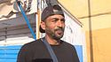Samir, un migrante que “duerme en la calle” y se cobija de las lluvias y del frío en los soportales tras su llegada a Ceuta